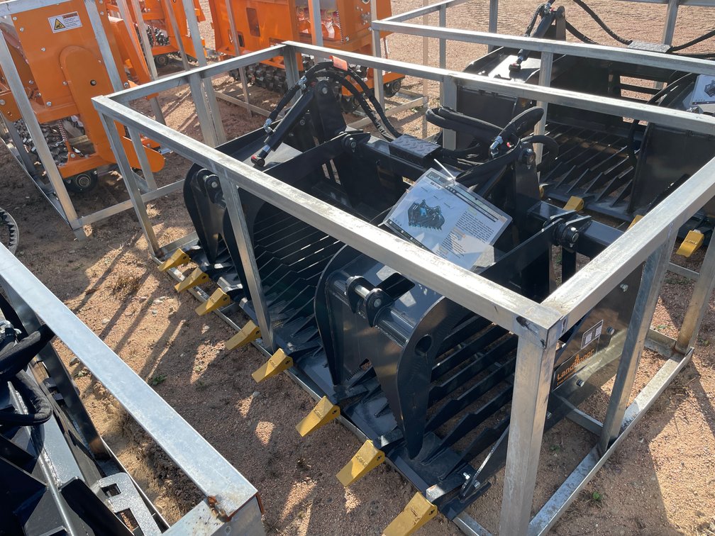 LandHonor Hydraulic Rock Bucket Attachment