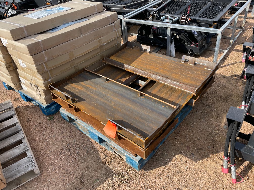 LandHonor Skid Steer Universal Adapter Plate