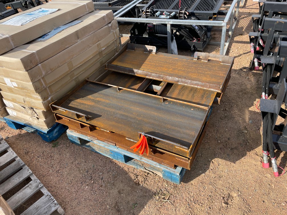 LandHonor Skid Steer Universal Adapter Plate