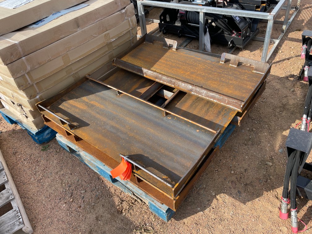 LandHonor Skid Steer Universal Adapter Plate