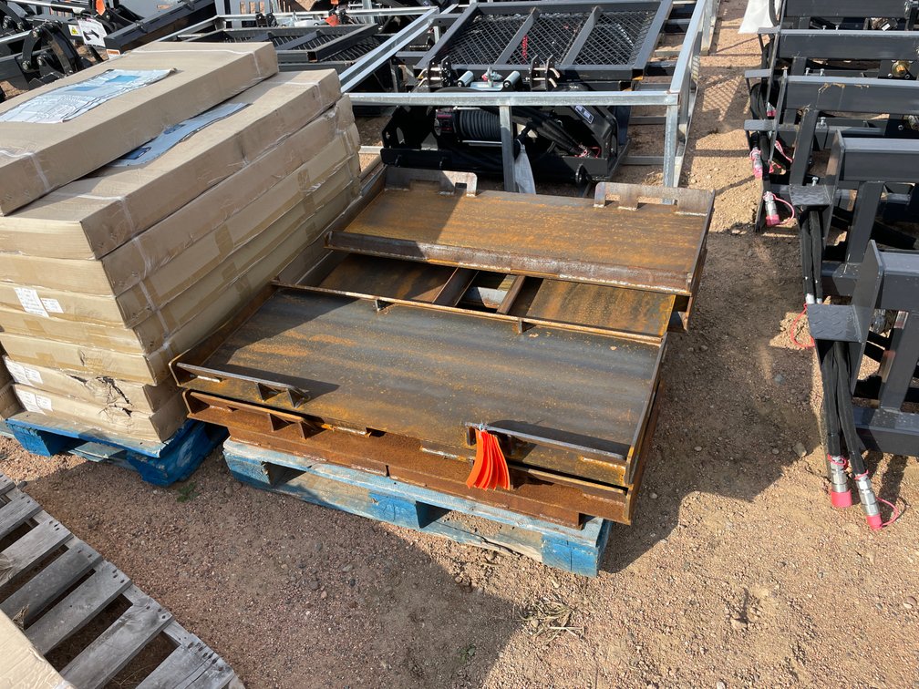 LandHonor Skid Steer Universal Adapter Plate