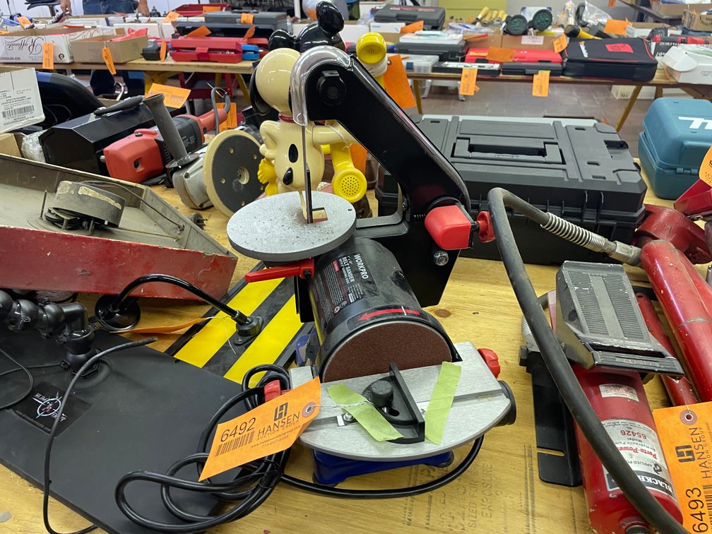 WorkPro Belt Sander with 5" Sanding Disk