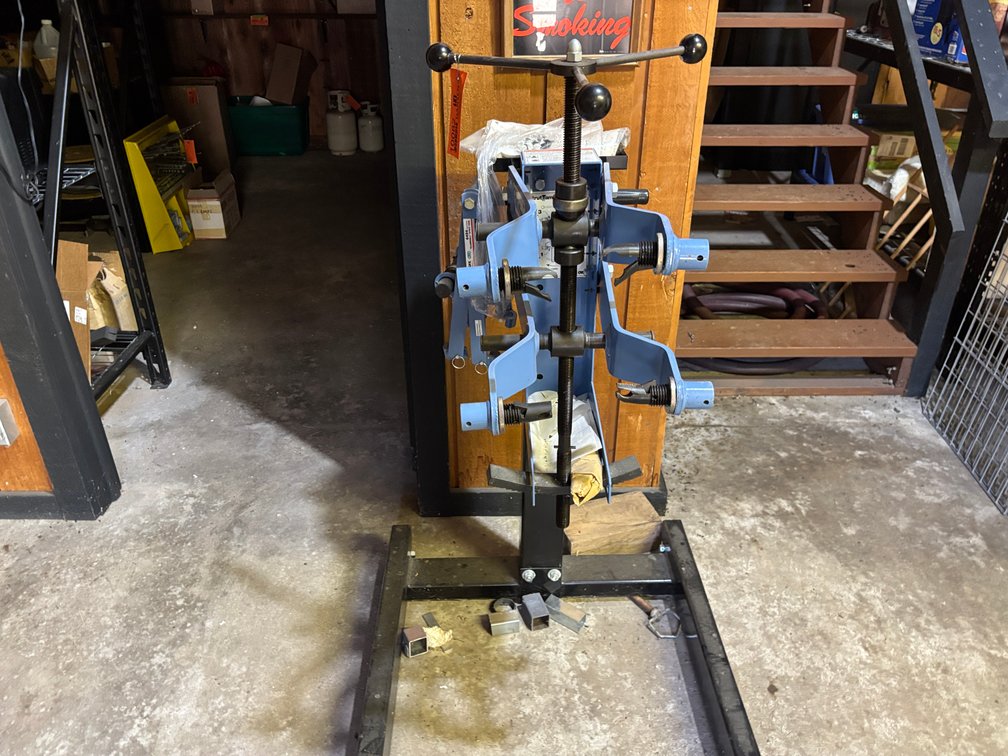 Strut Tamer Mobile Stand