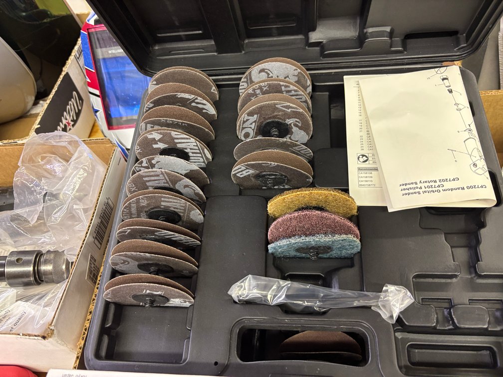 (2) Pneumatic Tools and Sanding Discs
