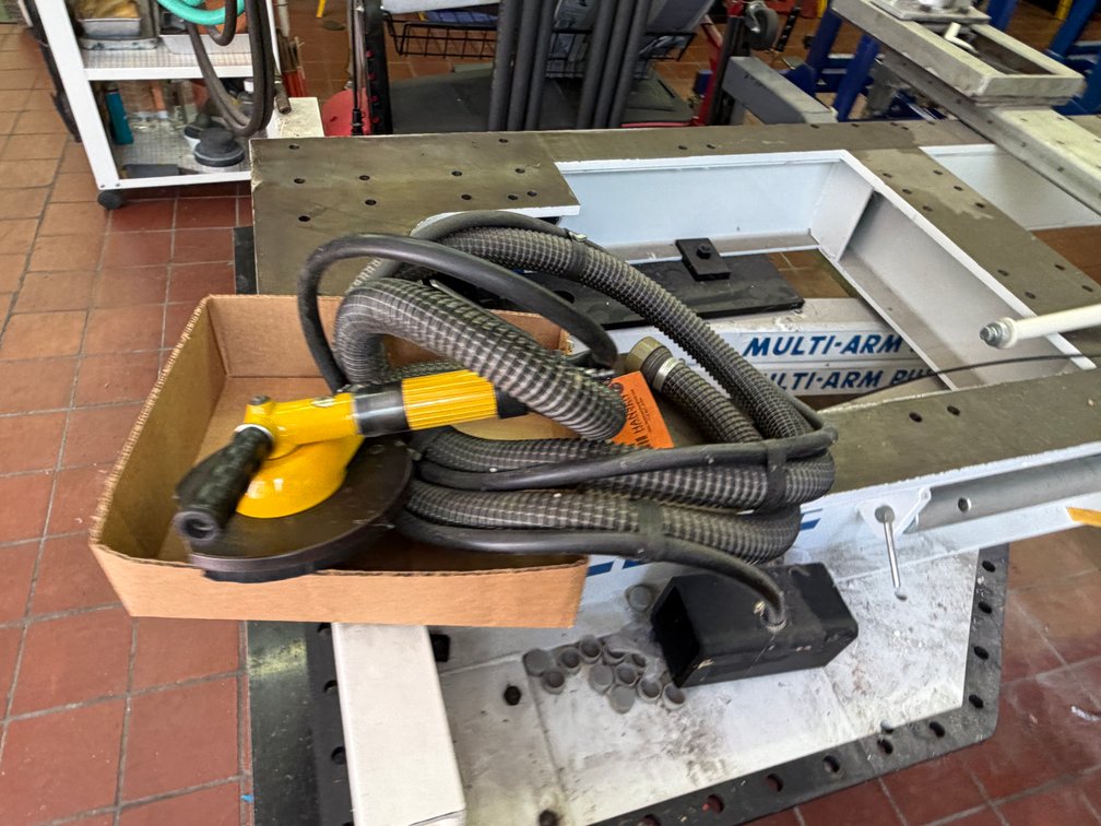 Pneumatic Sander with Vacuum Attachment