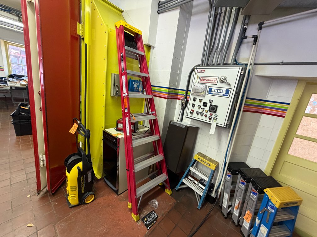 Louisville 8' Fiberglass Step Ladder