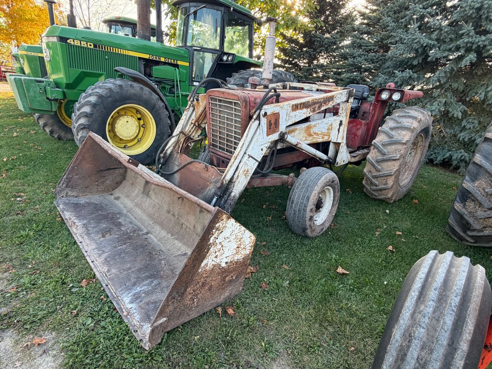 656 Utility International Tractor