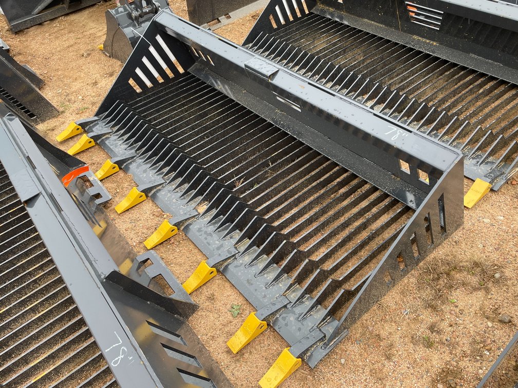 LandHonor 78" Rock Bucket Attachment