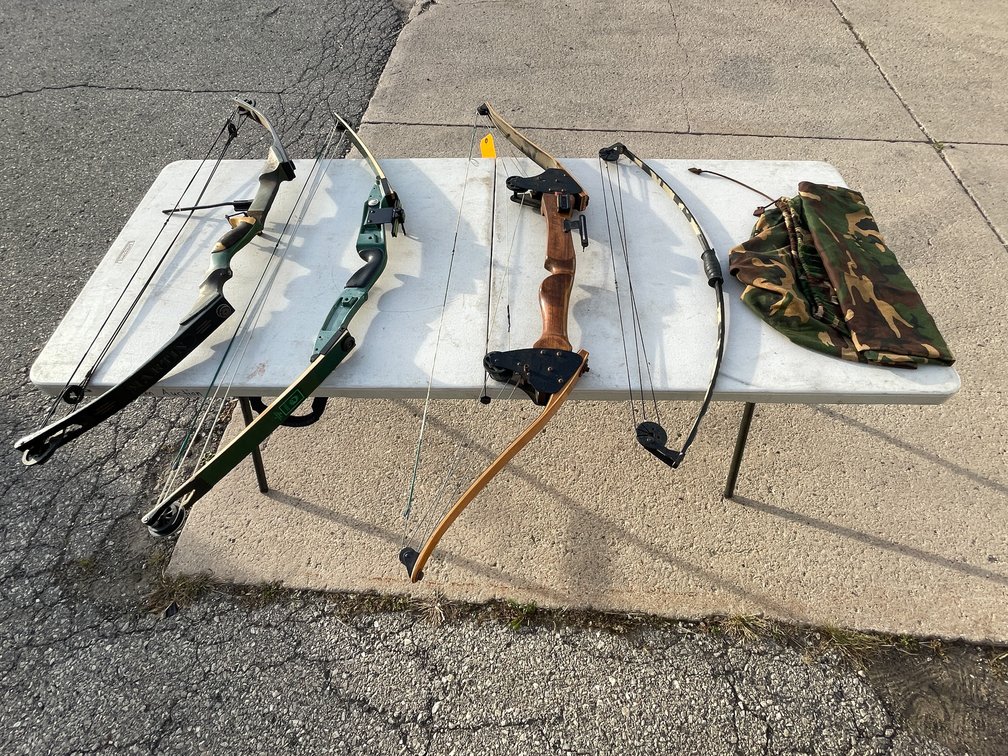 (4) Bows (Neenah, WI)