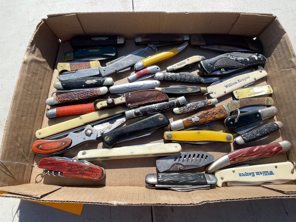 (35) Pocket Knives (Neenah, WI)
