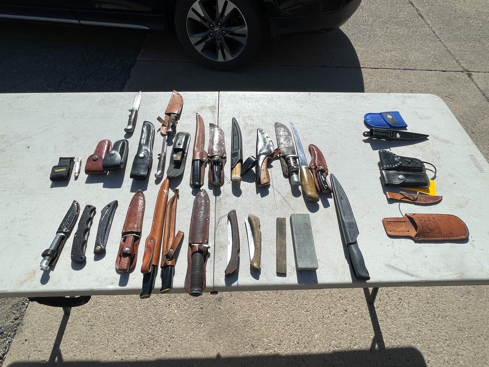 Assortment of Knives (Neenah, WI)