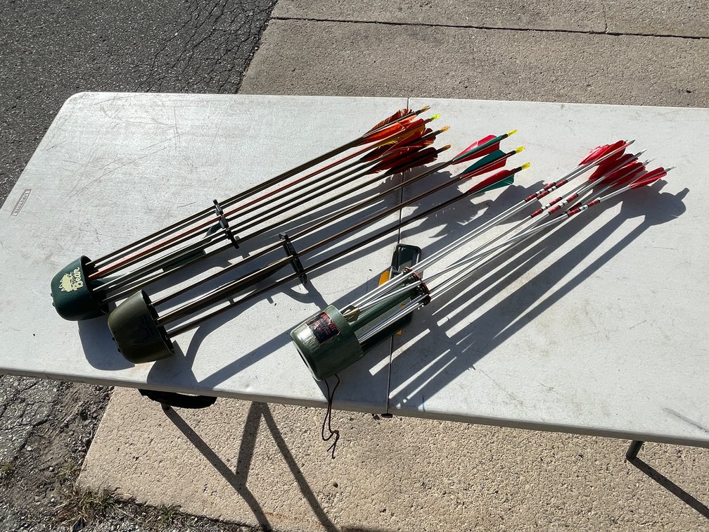 (3) Bow Quiver (Neenah, WI)
