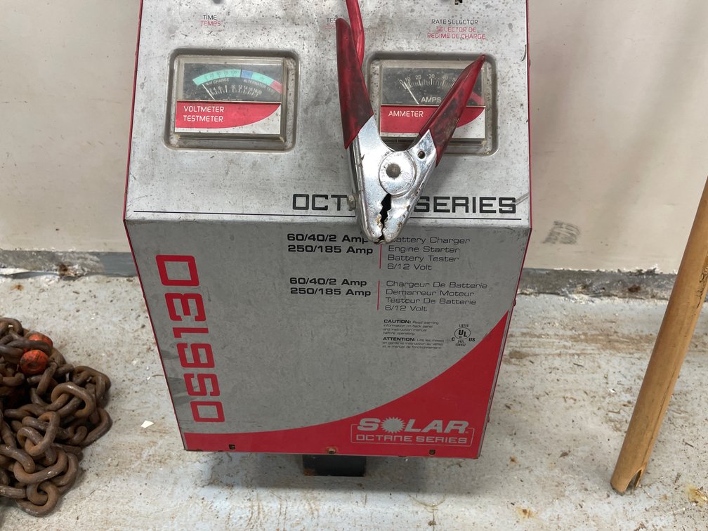 Solar Octane Series OS6130 Battery Charger and Engine Starter