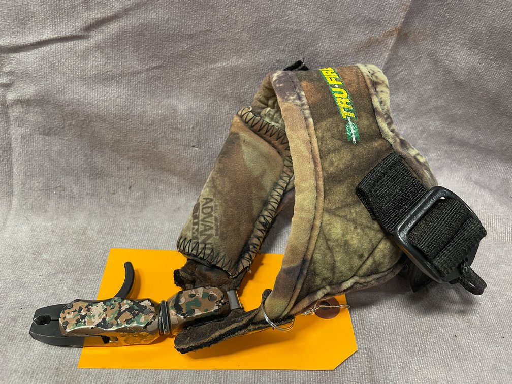 Tru-Fire Camo Wrist/Finger Compound Bow Release (Neenah, WI)