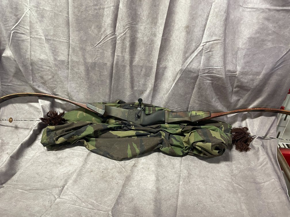 1980's Vintage Hoyt/Easton Compound Bow with Case (Neenah, WI)