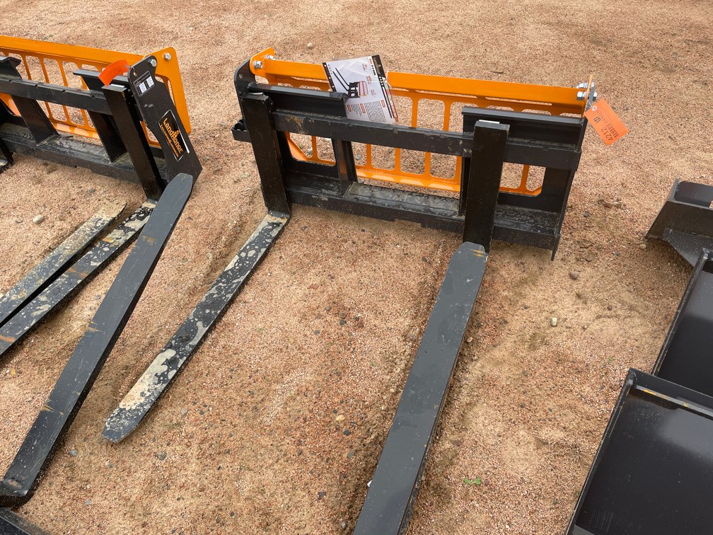 LandHonor Skid Steer Pallet Fork Attachment