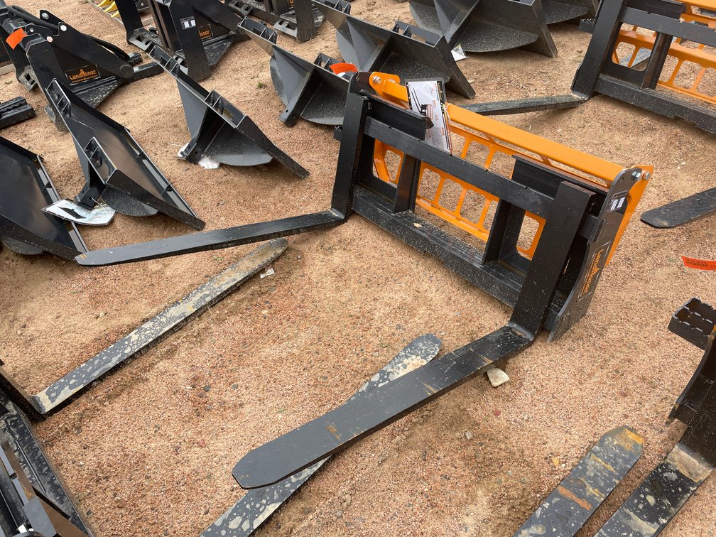 LandHonor Skid Steer Pallet Fork Attachment