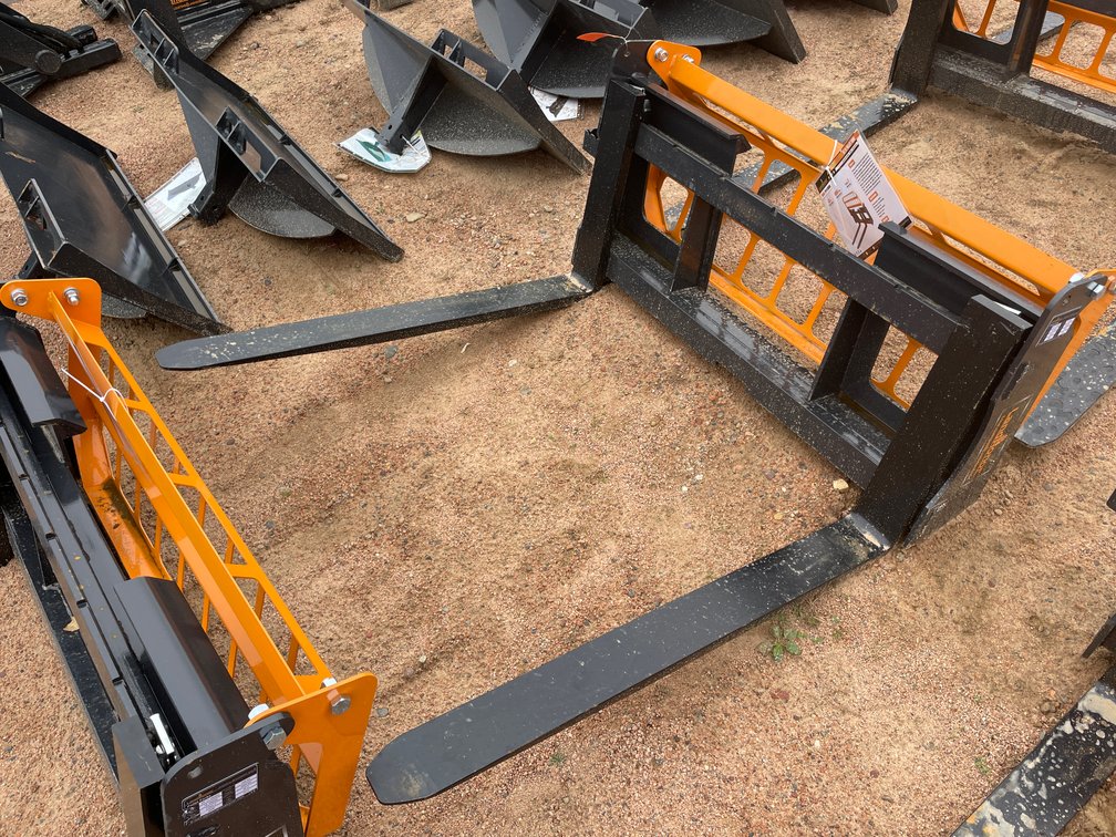 LandHonor Skid Steer Pallet Fork Attachment