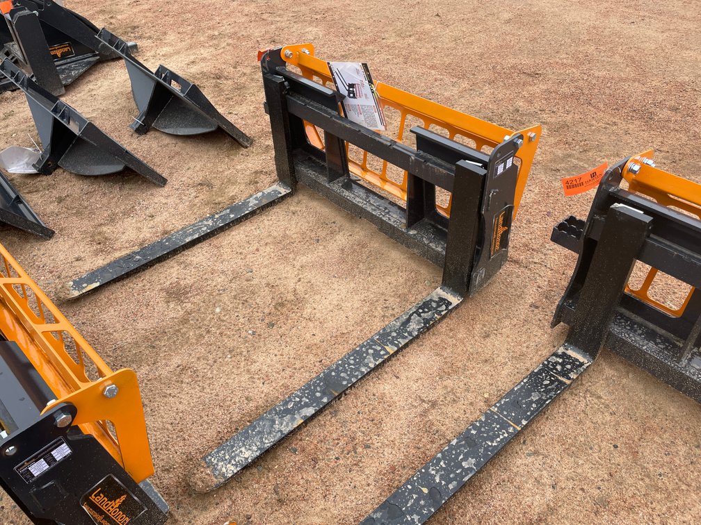 LandHonor Skid Steer Pallet Fork Attachment