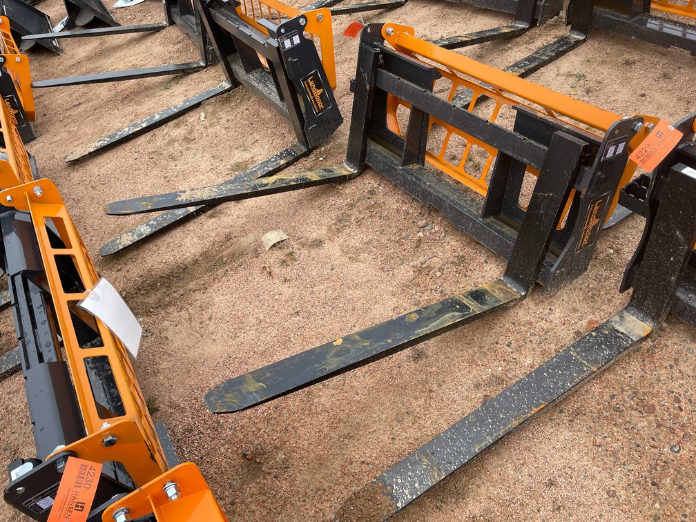 LandHonor Skid Steer Pallet Fork Frame Attachment
