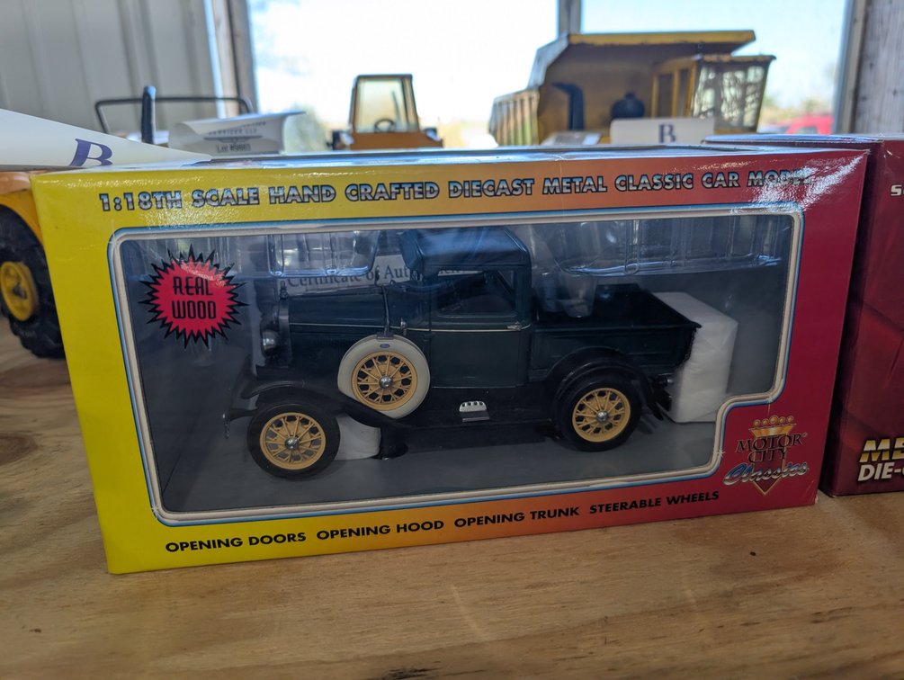 1:18 Scale Collectibles