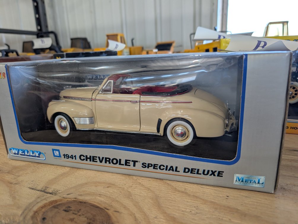 1:18 Scale Collectibles