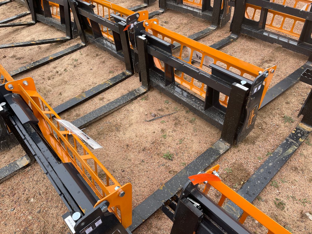 LandHonor Skid Steer Pallet Fork Frame Attachment