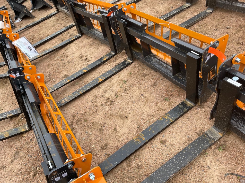LandHonor Skid Steer Pallet Fork Frame Attachment