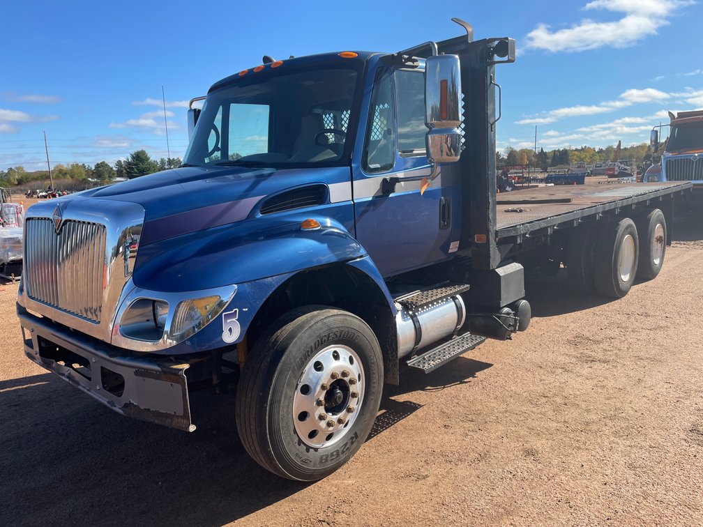 2007 International 7400, Steel Flat Bed with Hoist (Has WI Title)