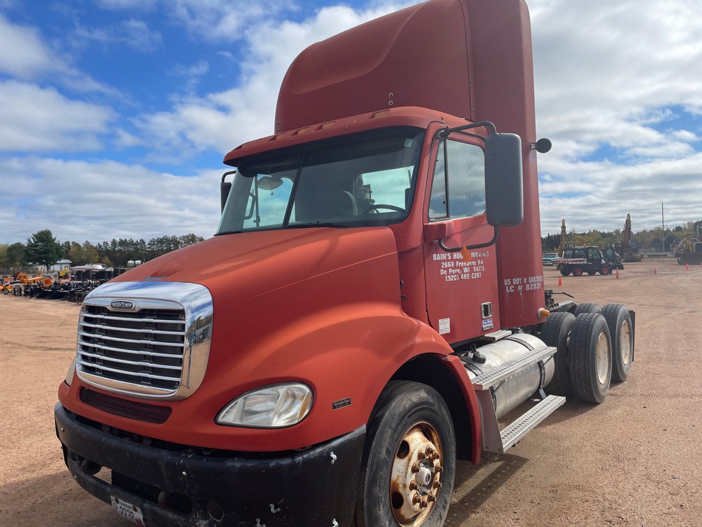 2007 Freightliner Columbia Day Cab (Has WI Title)
