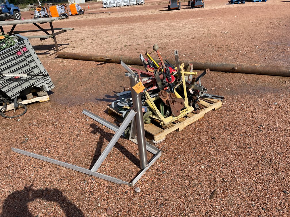 Pallet of Various S.S and Stal Jacks, Stands, Trolleys & Pulleys