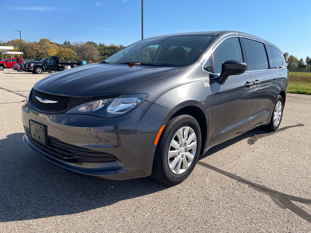 2020 Chrysler Voyager Mini Van (Has WI Title)
