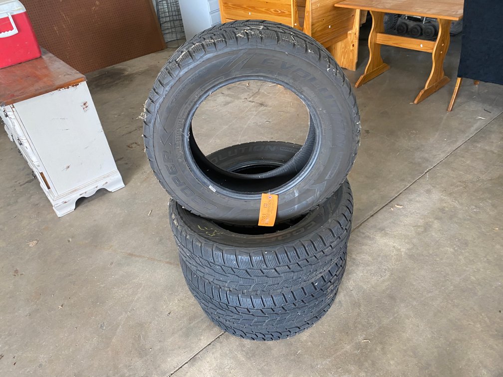 (4) Cooper Evolution Winter Tires
