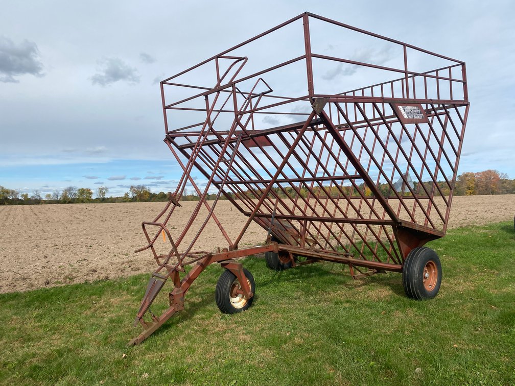 West Co. Pro Quality In-Line Hay Basket