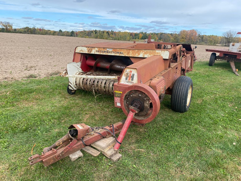 International 430T Small Square Baler