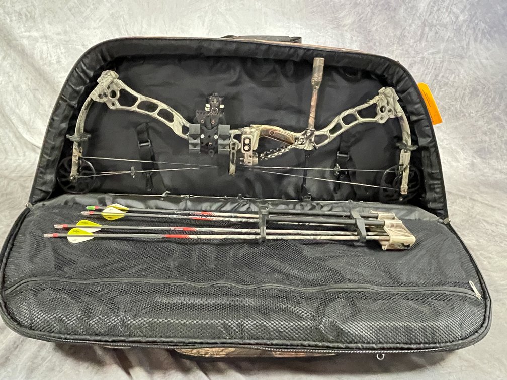 Diamond Camo Compound Bow (Neenah, WI)