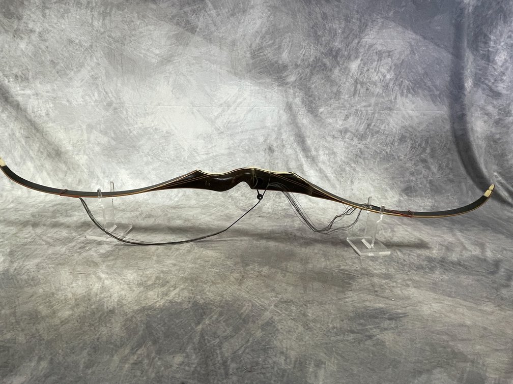 Vintage 1 Piece Recurve Bow (Neenah, WI)