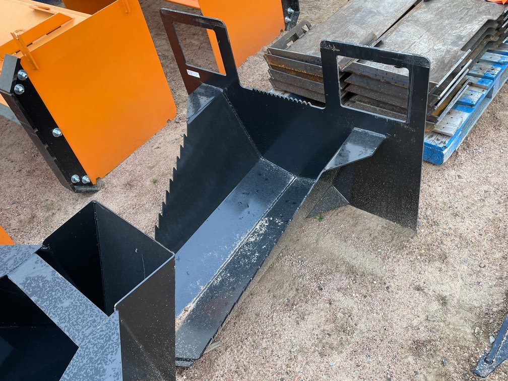 New KC 40" Skid Steer Spade Bucket