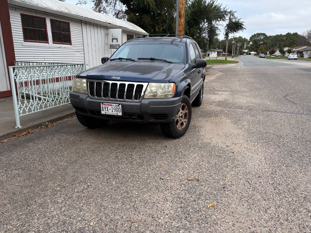 Jeep Grand Cherokee Laredo (Has WI Title)