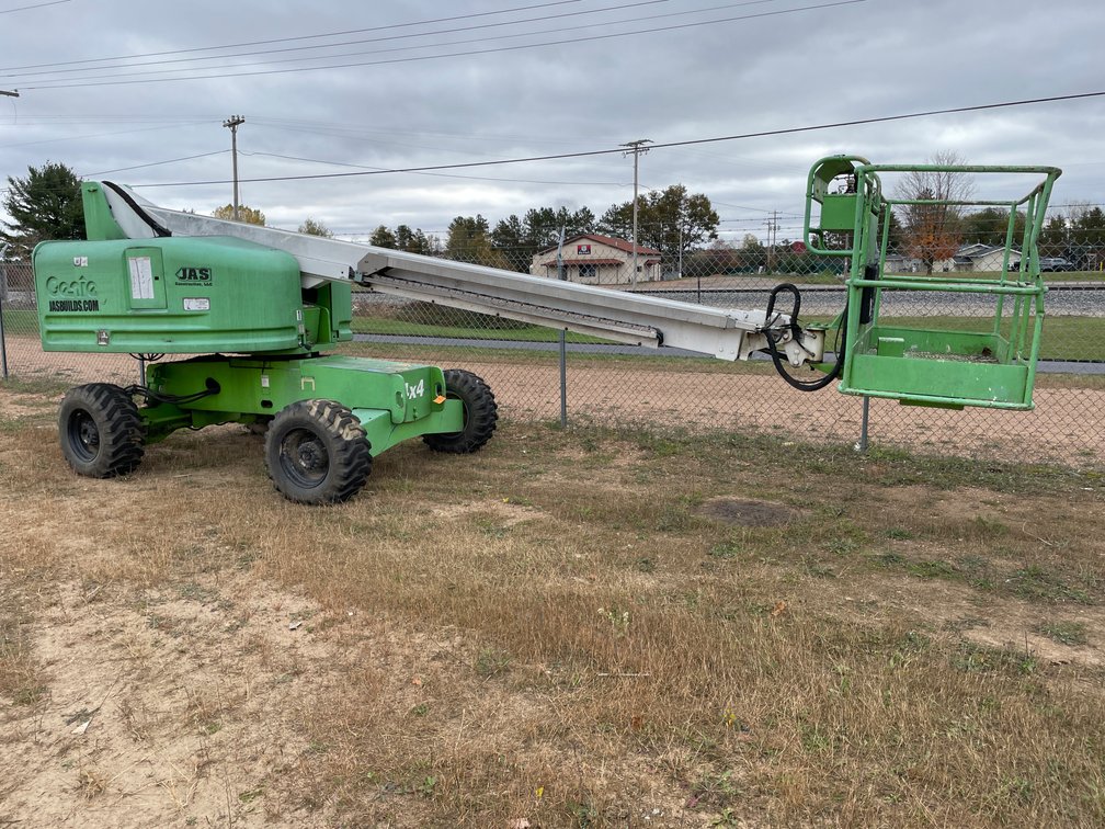 2001 Genie S-40 Man Lift