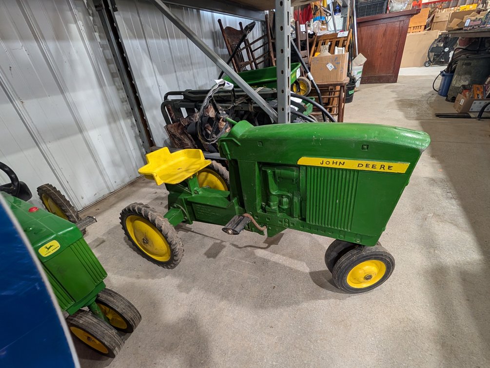 Ertl John Deere Pedal Tractor