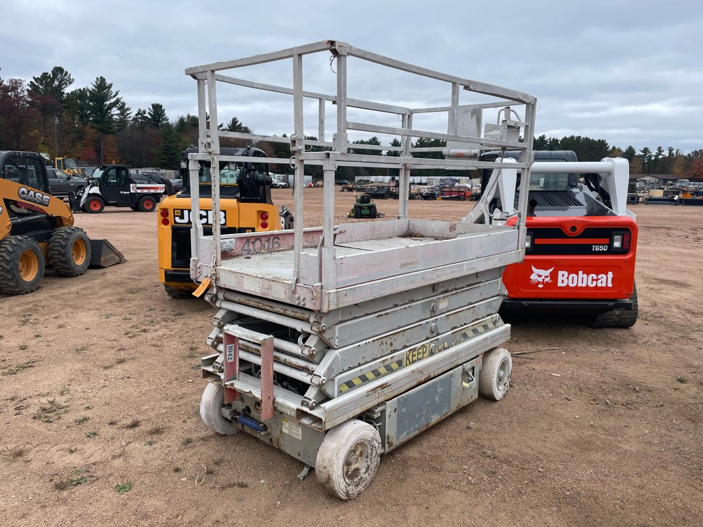 SkyJack SJIII 4626 Electric Scissor Lift