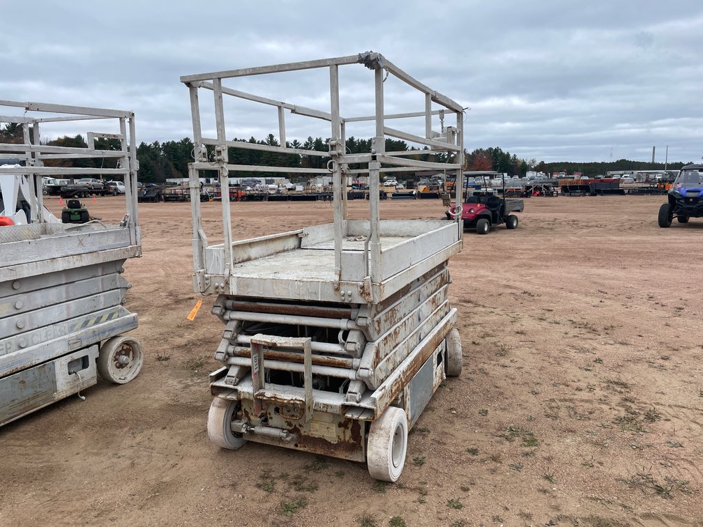 SkyJack SJIII 4626 Electric Scissor Lift