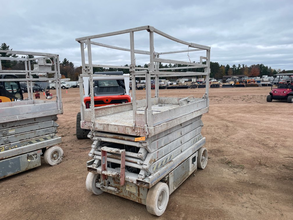 SkyJack SJIII 4626 Electric Scissor Lift