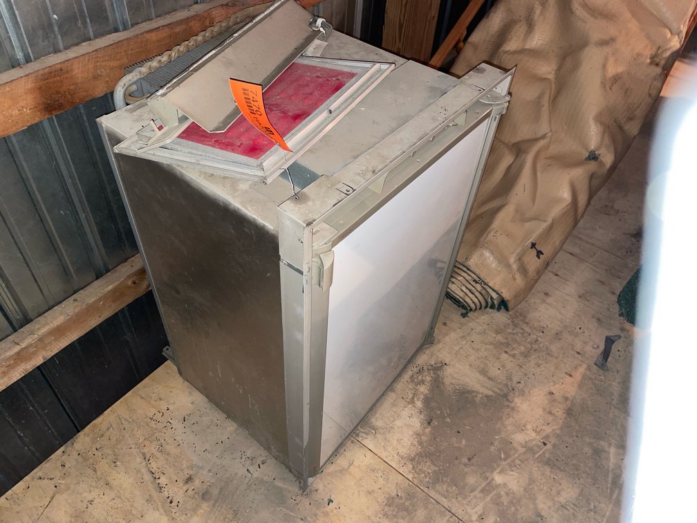 (1) Compact RV Gas and Electric Refrigerator