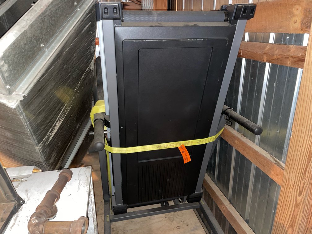 (1) Folding Treadmill