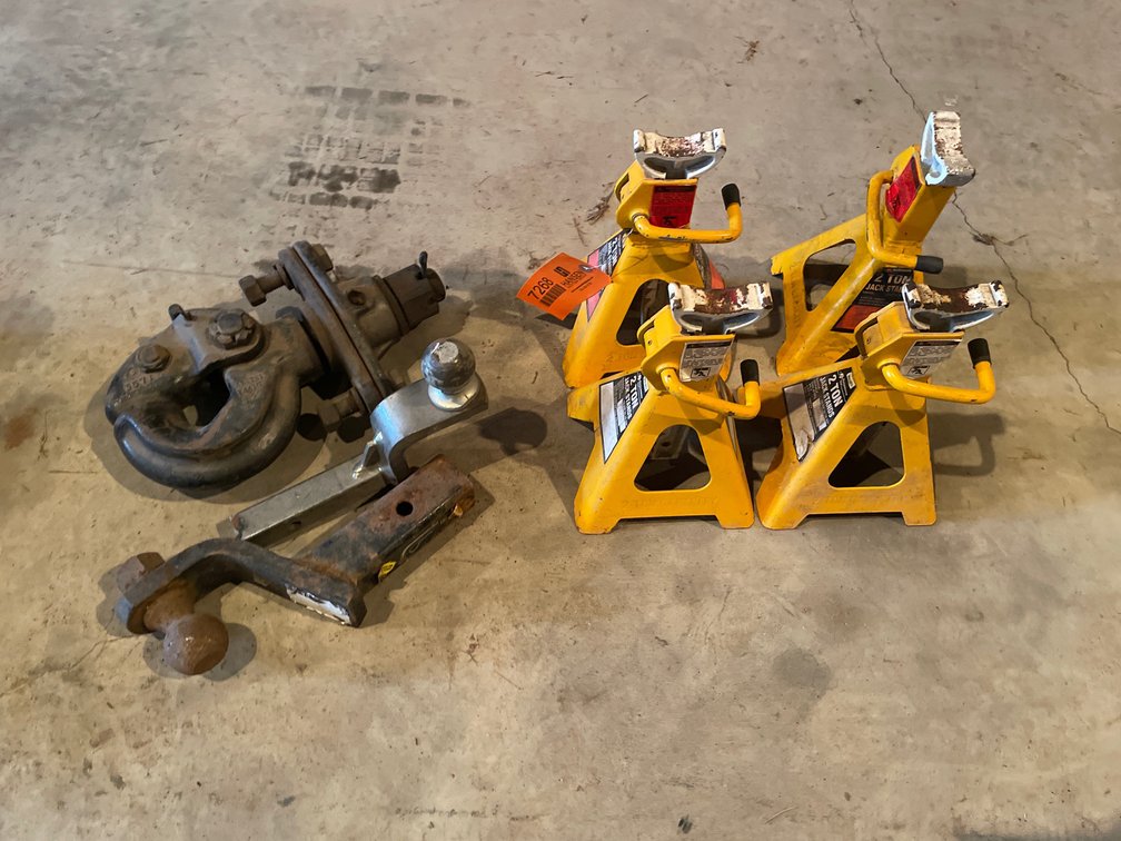 (4) 2 Ton Jack Stands, (2) Trailer Hitch Ball Mounts, and (1) Pintle Hook Hitch