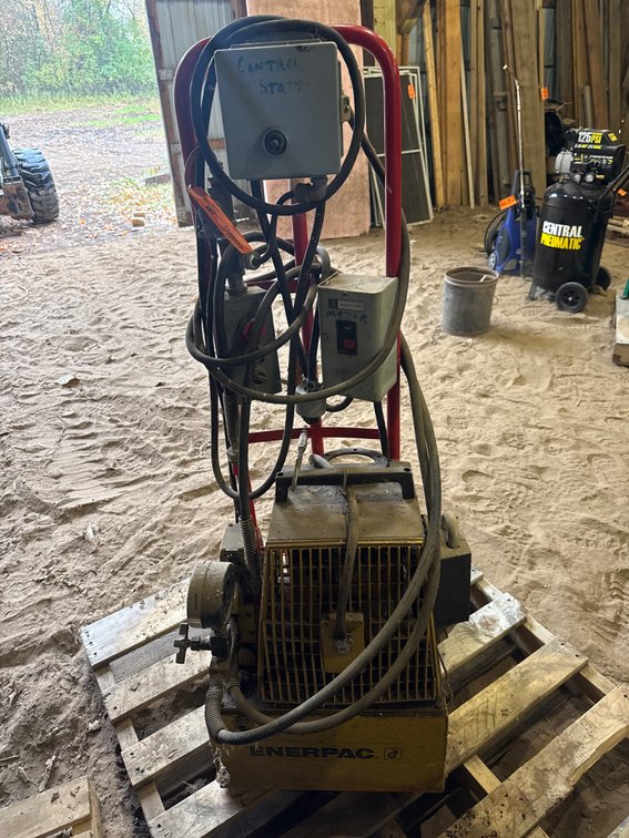 (1) Enerpac Hydraulic Pump On Cart with General Electric Controls