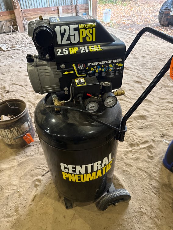 Central Pneumatic 2.5HP 21 Gallon 125 PSI Vertical Air Compressor