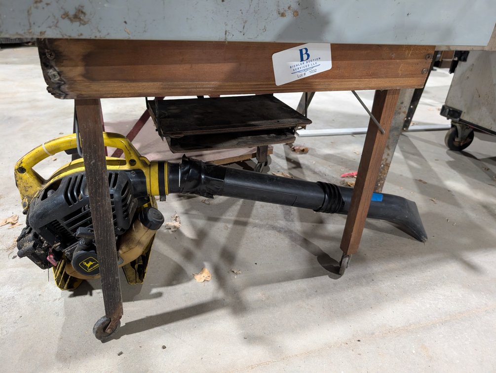John Deere Leaf Blower